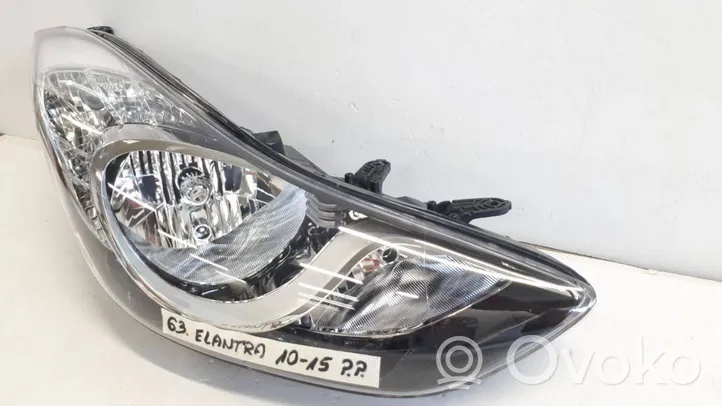 Hyundai Elantra Phare frontale 921023X