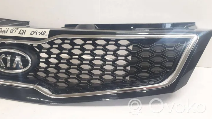 KIA Ceed Grille calandre supérieure de pare-chocs avant 863501H600