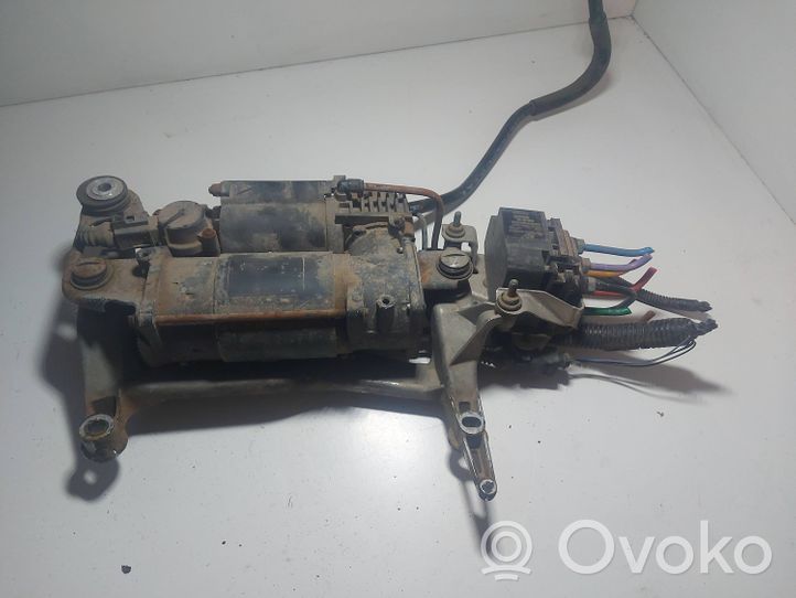 Volkswagen Touran I Ilmajousituksen kompressoripumppu 7L0616007