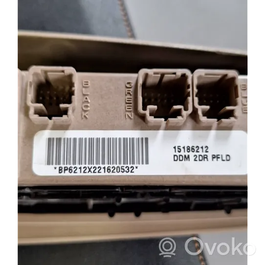 Chevrolet Silverado Interrupteur commade lève-vitre 15883322
