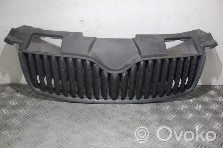 Skoda Fabia Mk2 (5J) Maskownica / Grill / Atrapa górna chłodnicy 5J0853668