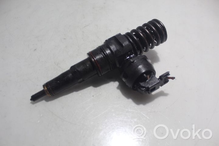 Volkswagen Golf V Injecteur de carburant 