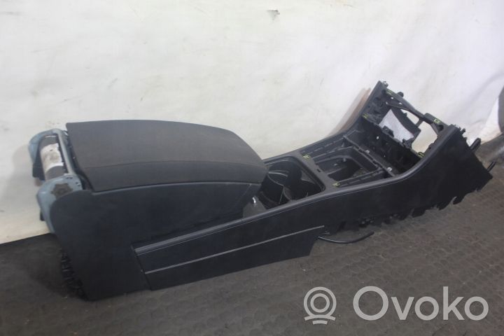 Volkswagen PASSAT B7 Center console 