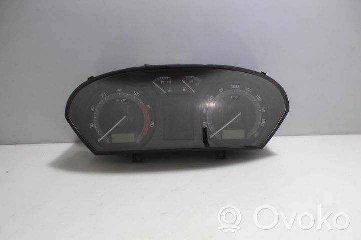 Skoda Fabia Mk1 (6Y) Uhr 