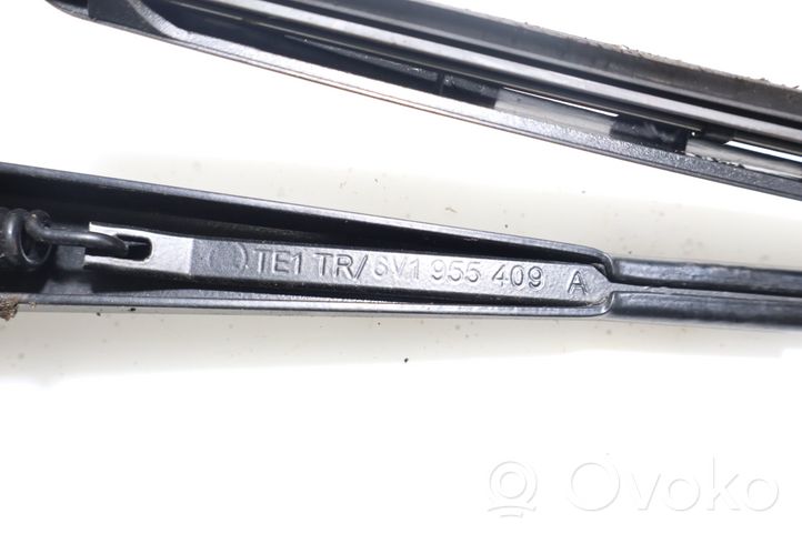 Skoda Fabia Mk3 (NJ) Front wiper blade arm 