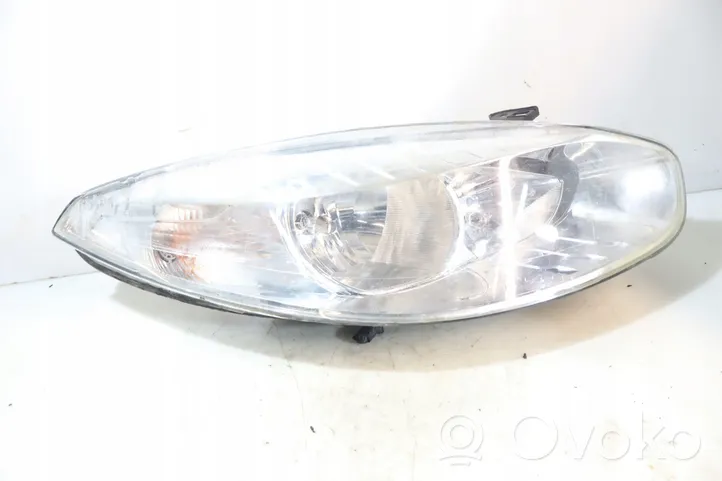 Renault Fluence Lampa przednia 