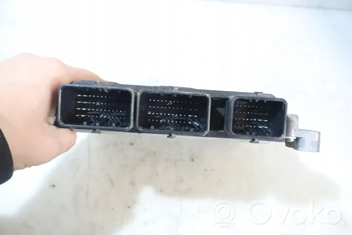 Renault Fluence Komputer / Sterownik ECU silnika 28252915