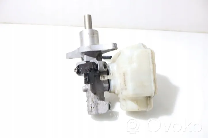 Volkswagen Touran II Master brake cylinder 