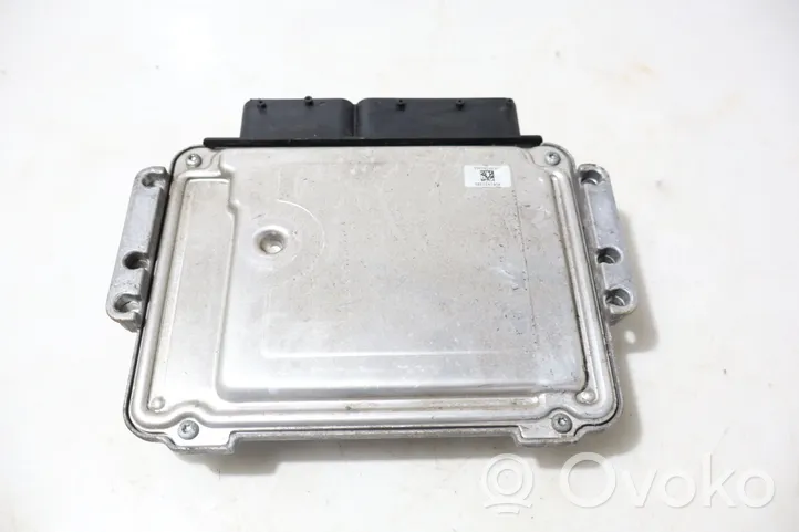 Hyundai i30 Centralina/modulo motore ECU 0281015244