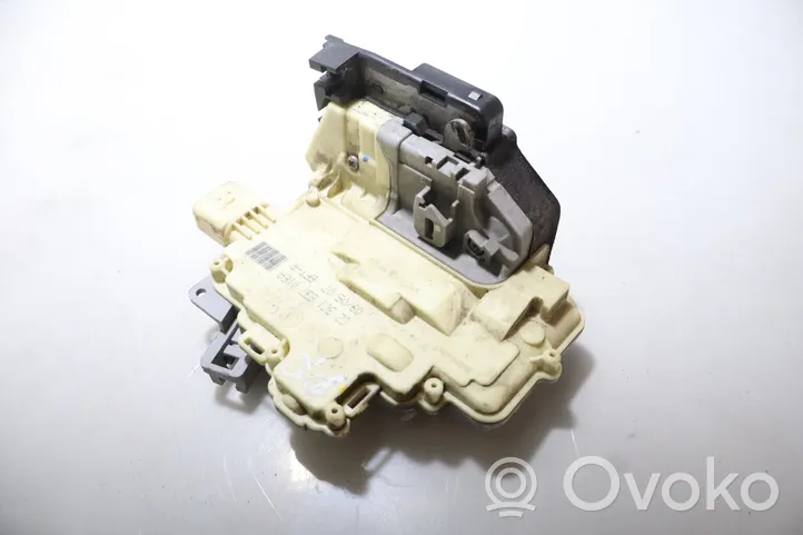 Volkswagen Tiguan Front door lock 