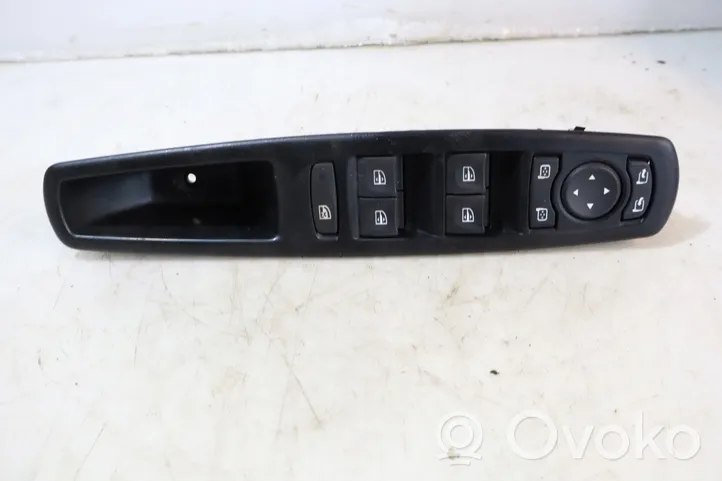 Renault Megane III Electric window control switch 