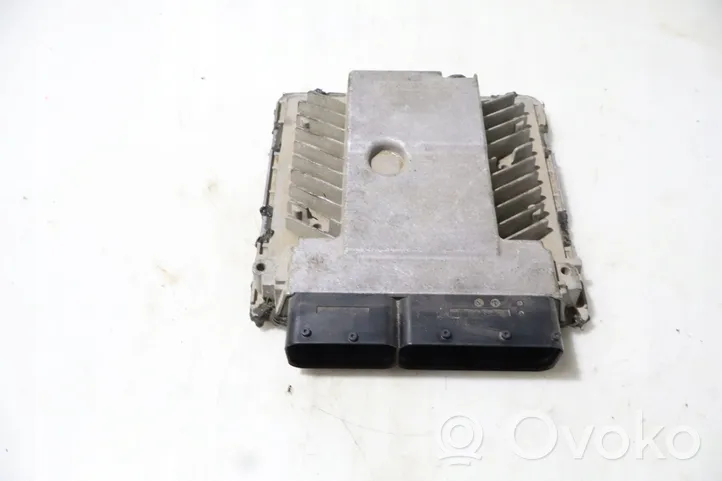 Volkswagen Touran I Engine control unit/module ECU 