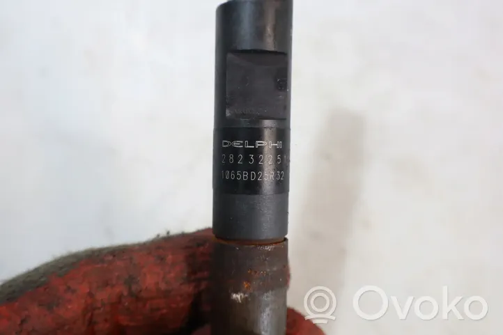 Renault Clio III Fuel injector 