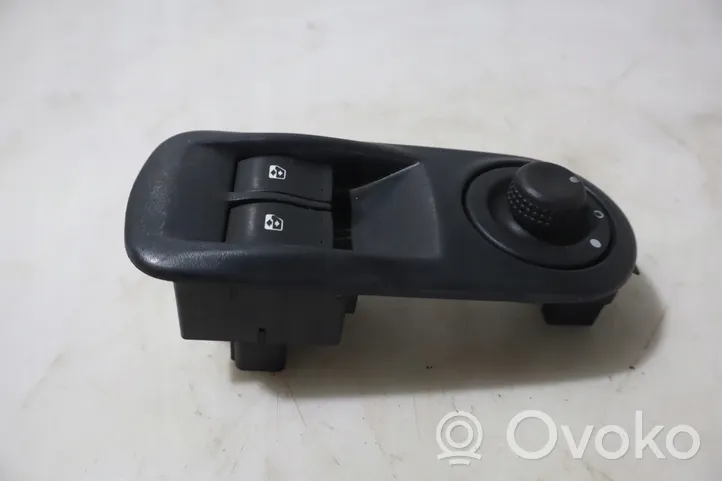 Renault Trafic II (X83) Electric window control switch 