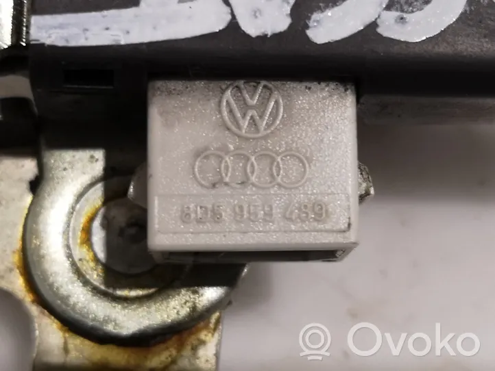 Volkswagen PASSAT B5.5 Blocco chiusura del portellone 8D5959489