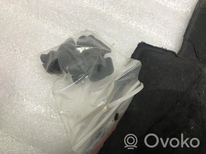 Audi Q7 4L Garso izoliacija variklio dangčio 4L0863825