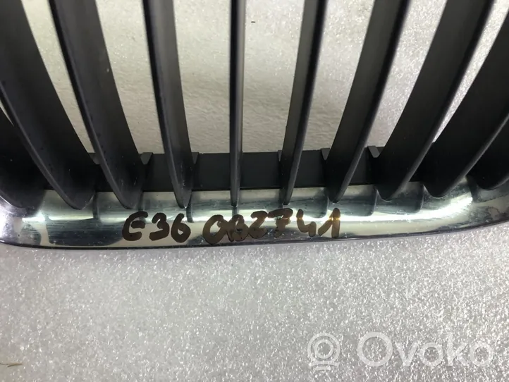 BMW 3 E36 Grille inférieure de pare-chocs avant 