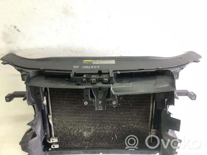 Volkswagen PASSAT B7 Support de radiateur sur cadre face avant 