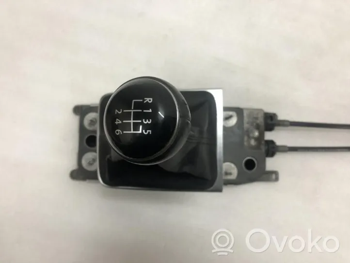 Volkswagen PASSAT B7 Gear selector/shifter in gearbox 