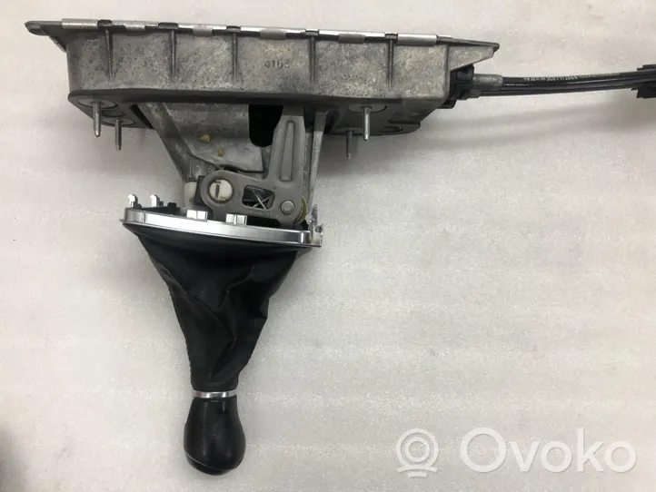 Volkswagen PASSAT B7 Gear selector/shifter in gearbox 