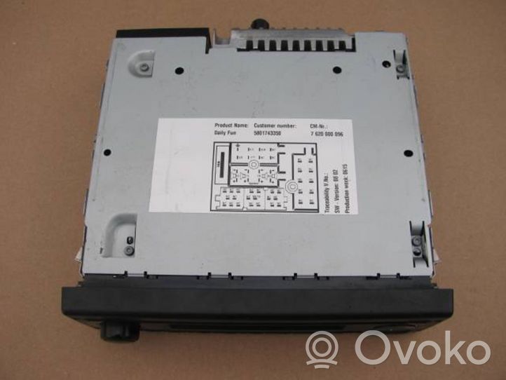 Iveco Daily 6th gen Panel / Radioodtwarzacz CD/DVD/GPS 5801743350