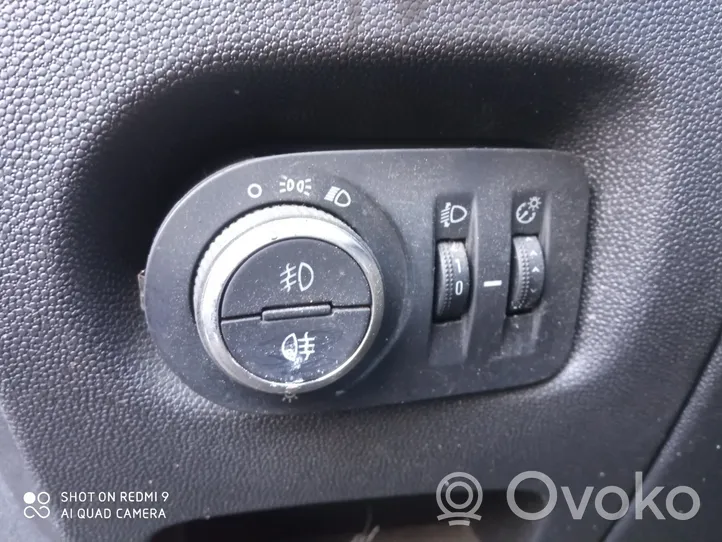 Opel Corsa D Przełącznik świateł 13310331