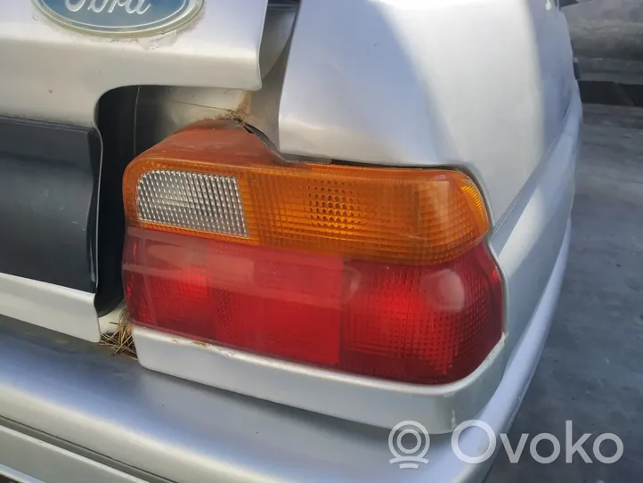 Ford Orion Aizmugurējais lukturis virsbūvē 