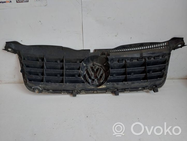 Volkswagen PASSAT B5.5 Etupuskurin ylempi jäähdytinsäleikkö 3B0853562