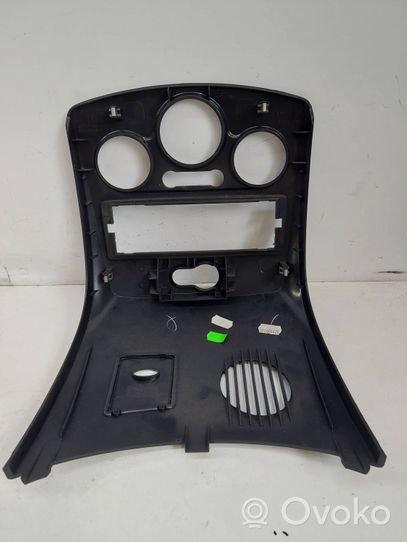 Renault Clio III Garniture de tableau de bord 8200407764