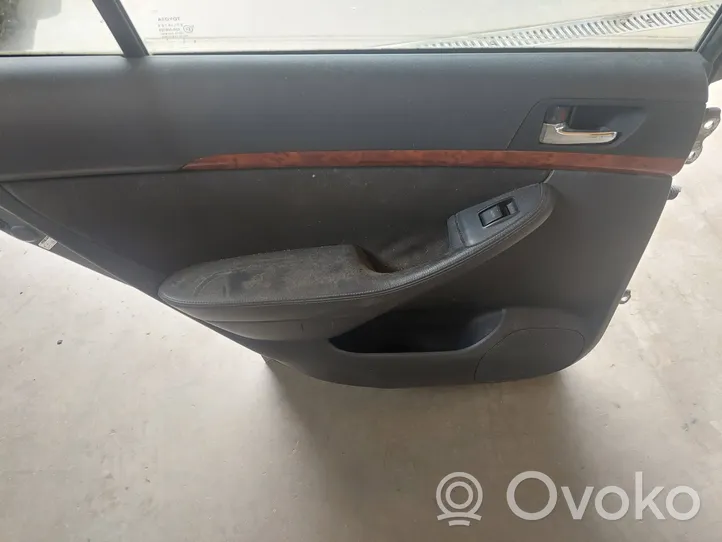 Toyota Avensis T250 Rear door 