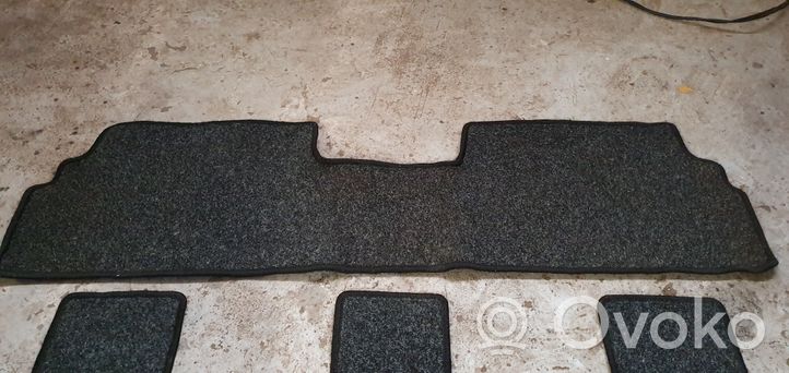 Toyota Corolla Verso AR10 Kit tapis de sol auto 012054854