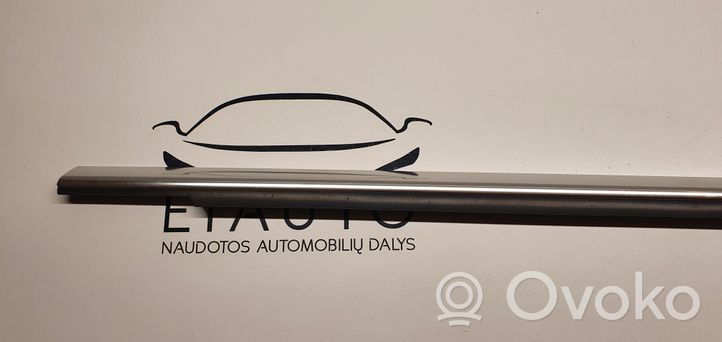 Mercedes-Benz E AMG W212 Rivestimento modanatura del vetro della portiera anteriore A2127250305