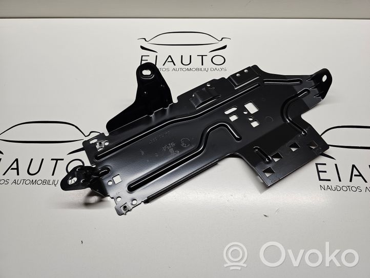 Audi Q7 4L Garso stiprintuvo laikiklis 4L0035464D