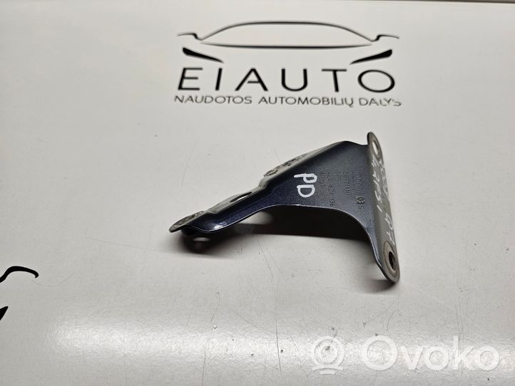 Audi Q7 4L Supporto di montaggio del parafango 4L0821136