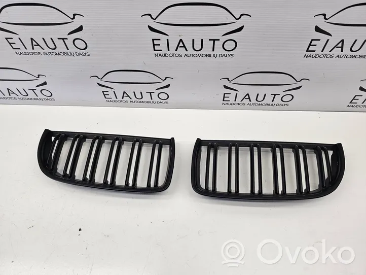 BMW 3 E90 E91 Front bumper upper radiator grill 11CFDA0302