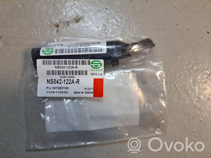 Nissan Tiida C11 Staffa di rinforzo montaggio del paraurti anteriore NS042122AR