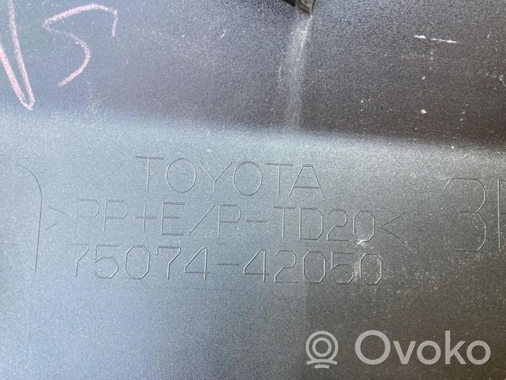 Toyota RAV 4 (XA40) Etuoven lista (muoto) 75074-42050