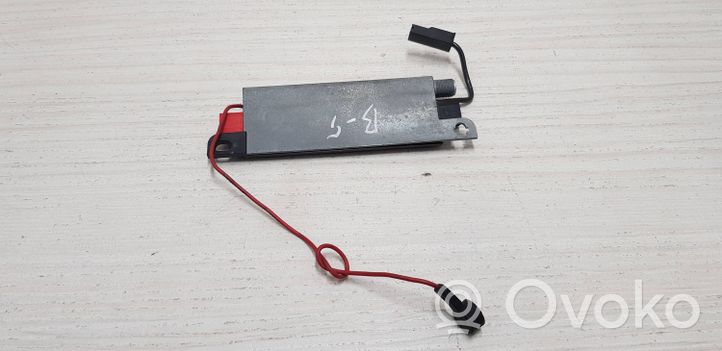 Audi A4 S4 B5 8D Antennenverstärker Signalverstärker 8D5035225