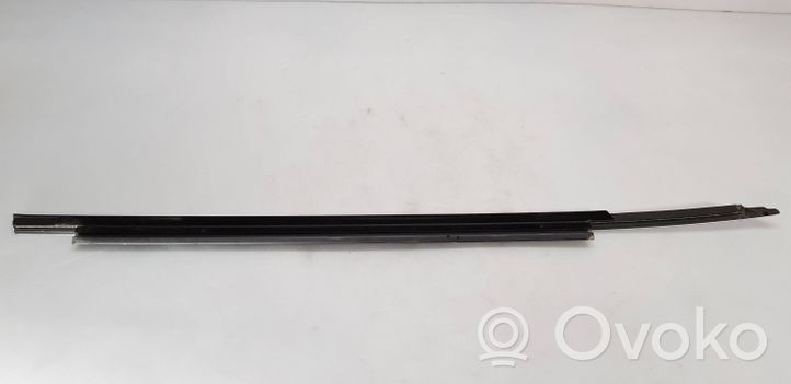 Audi A5 8T 8F Moulure de vitre de la porte avant 8T8853283C