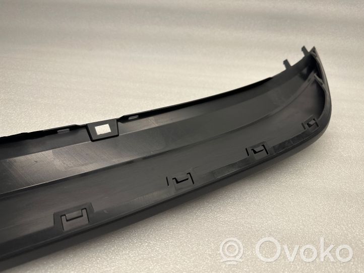 Volkswagen Golf VII Rivestimento della parte inferiore del paraurti posteriore 5G6807568B