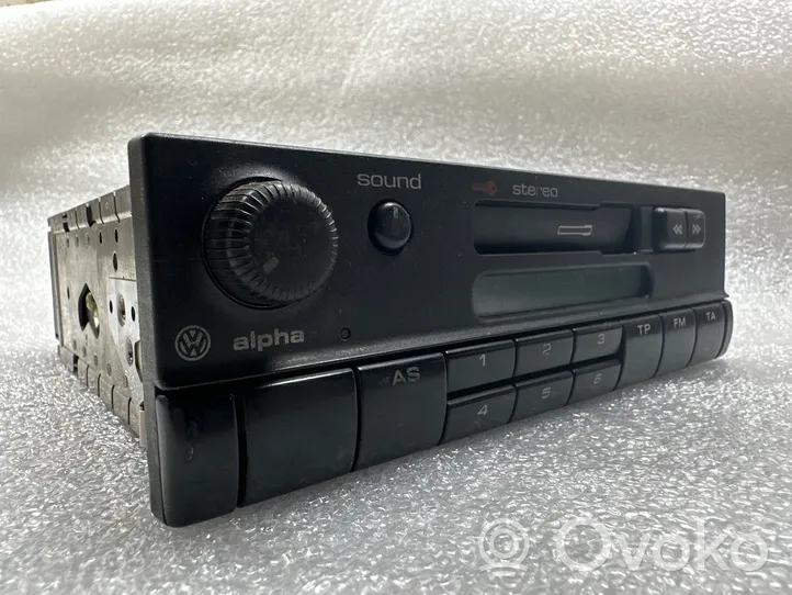 Volkswagen Golf III Radio/CD/DVD/GPS head unit 1H0035156