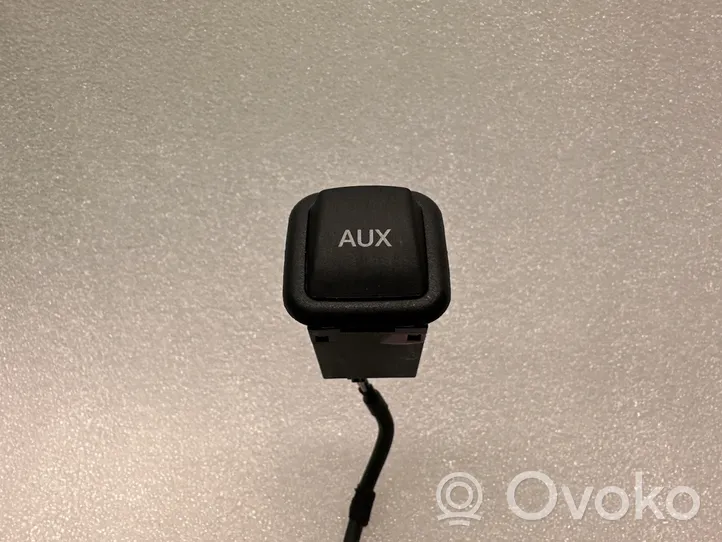 Audi A4 S4 B8 8K AUX in-socket connector 8K0035474C