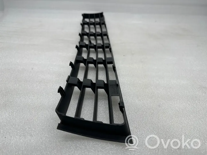 Audi A4 S4 B5 8D Grille inférieure de pare-chocs avant 8D0807683AA