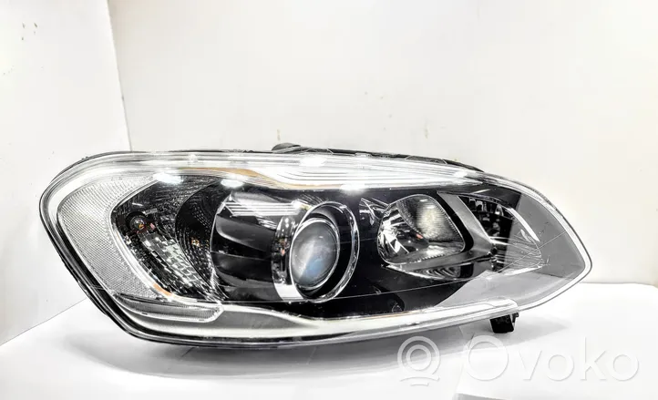 Volvo XC60 Lampa przednia 