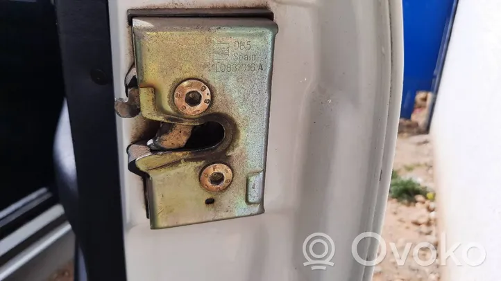 Seat Toledo I (1L) Front door lock 