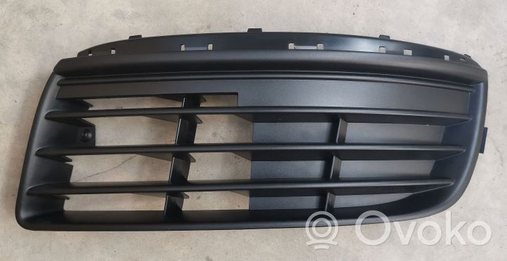 Volkswagen Jetta V Front bumper lower grill 