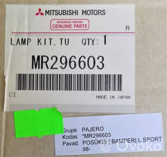 Mitsubishi Pajero Kierunkowskaz przedniego zderzaka MR296603