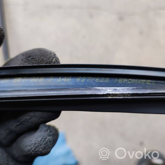 BMW X5 E70 Joint d'étanchéité de vitre avant 7146627