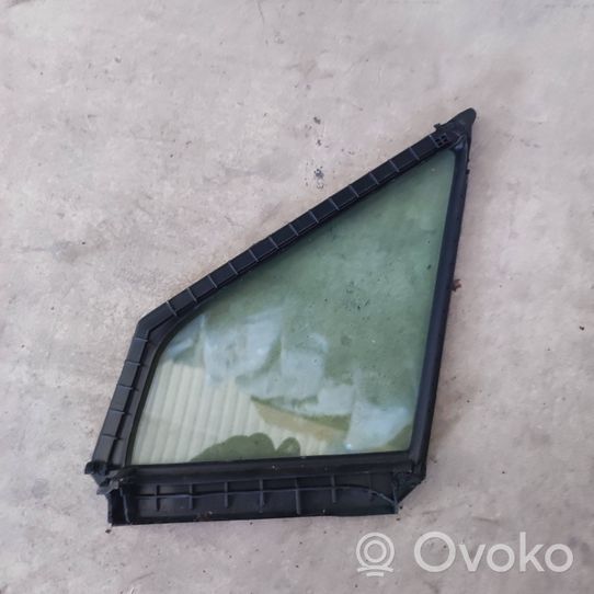 Subaru Outback (BS) Fenêtre latérale avant / vitre triangulaire (4 portes) 