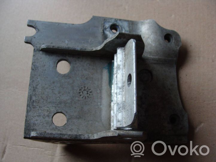 BMW 5 F10 F11 Staffa di montaggio del radiatore 7186514